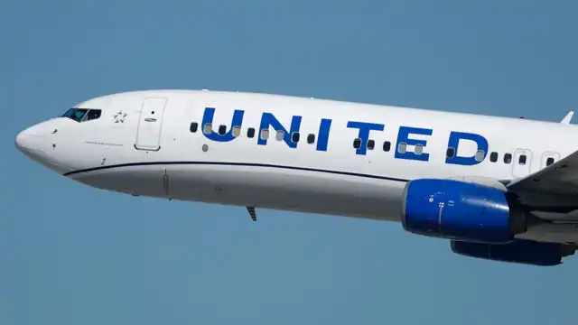 Thumbnail for United Airlines Flight from San Francisco to San Diego Safely Lands at San Diego International Airport After Drone Sighting - Advanced level Politics exercise